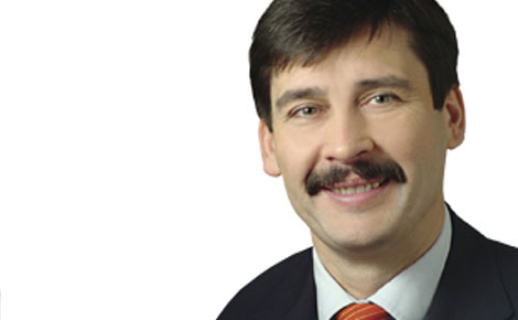 Áder János is részt vett a csornai napelemgyár alapkőletételén